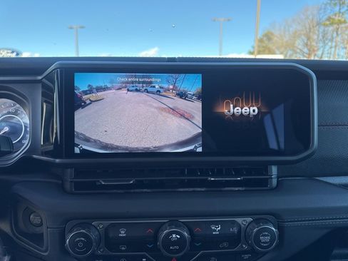 Used 2024 Jeep Wrangler Unlimited Rubicon image 16