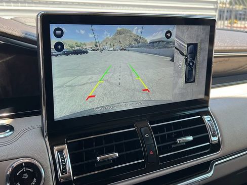 Certified 2024 Lincoln Navigator L Reserve AWD/4WD image 19