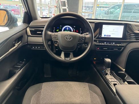 Used 2025 Toyota Camry LE image 15