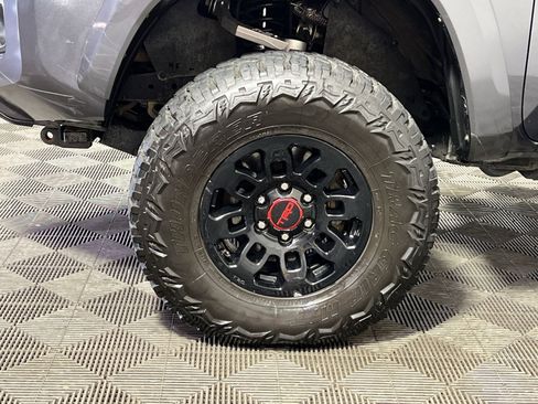 Used 2022 Toyota Tacoma SR5 AWD/4WD image 12