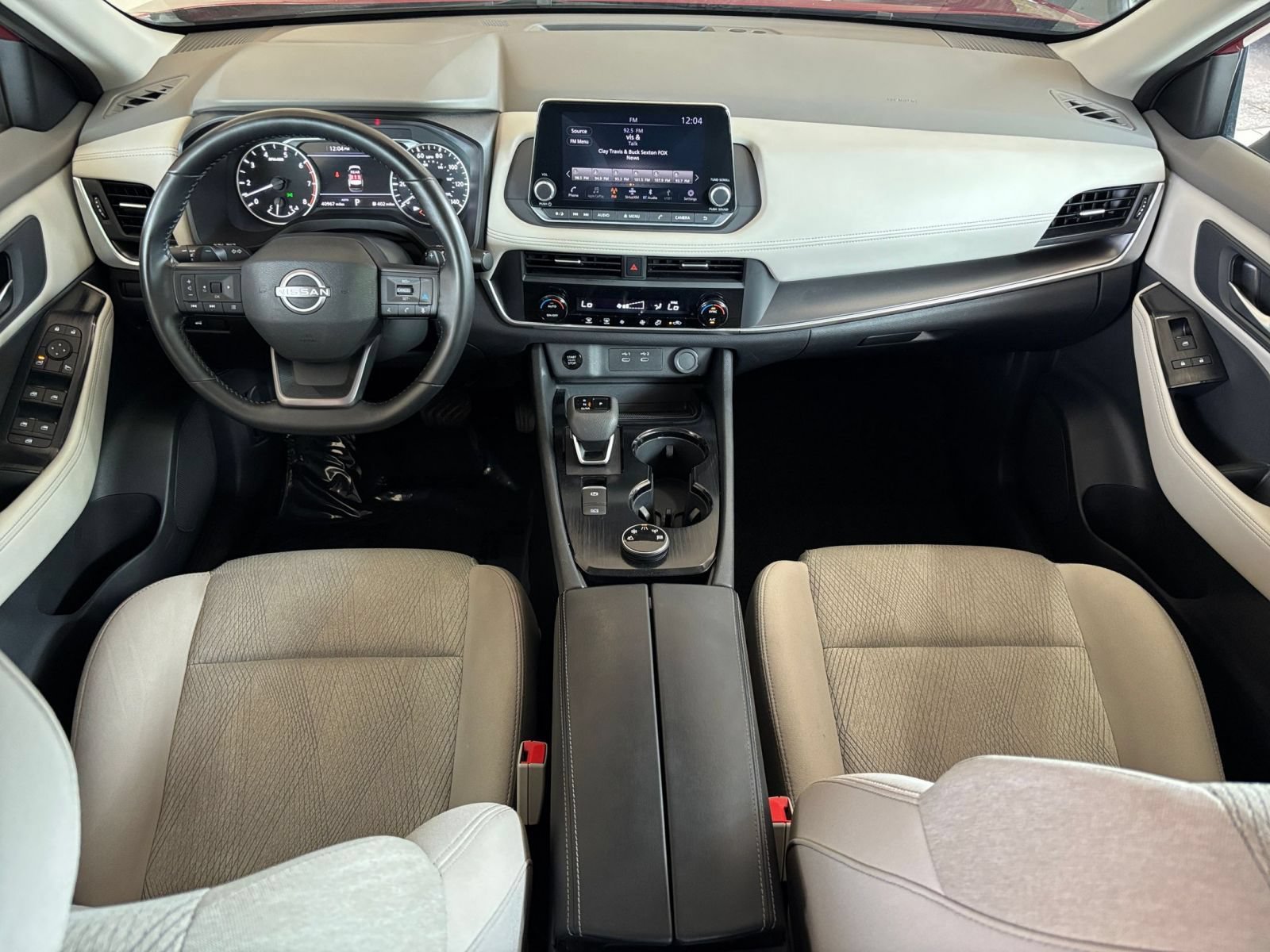 Used 2025 Nissan Rogue SV AWD/4WD image 34