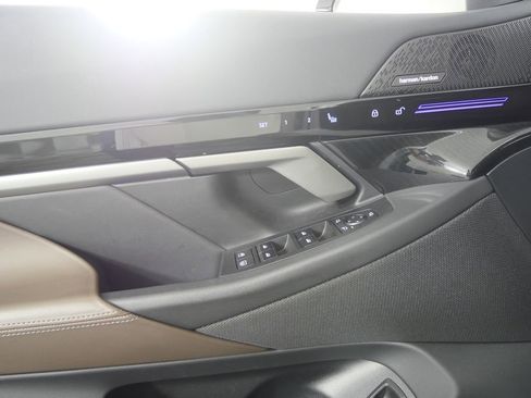Certified 2025 BMW 530i RWD image 8