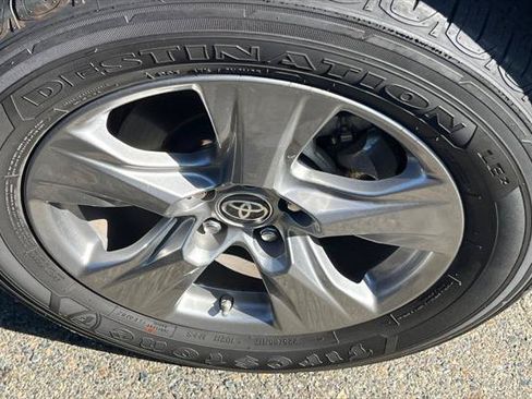 Certified 2024 Toyota RAV4 LE AWD/4WD image 15