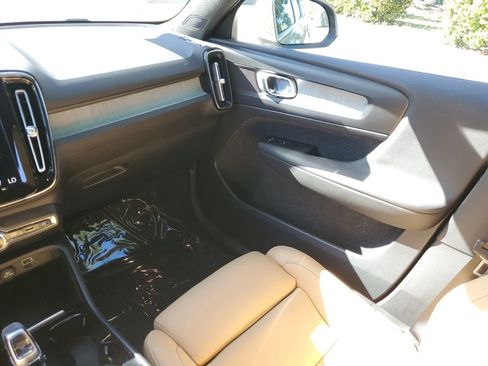 Used 2022 Volvo XC40 T5 Inscription w/ Advanced Package image 24