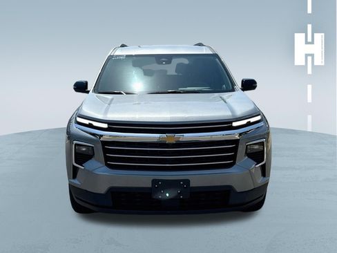 Used 2026 Chevrolet Traverse LT w/ Driver Confidence Package FWD image 2