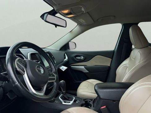 Used 2017 Jeep Cherokee Latitude w/ True North Edition image 12