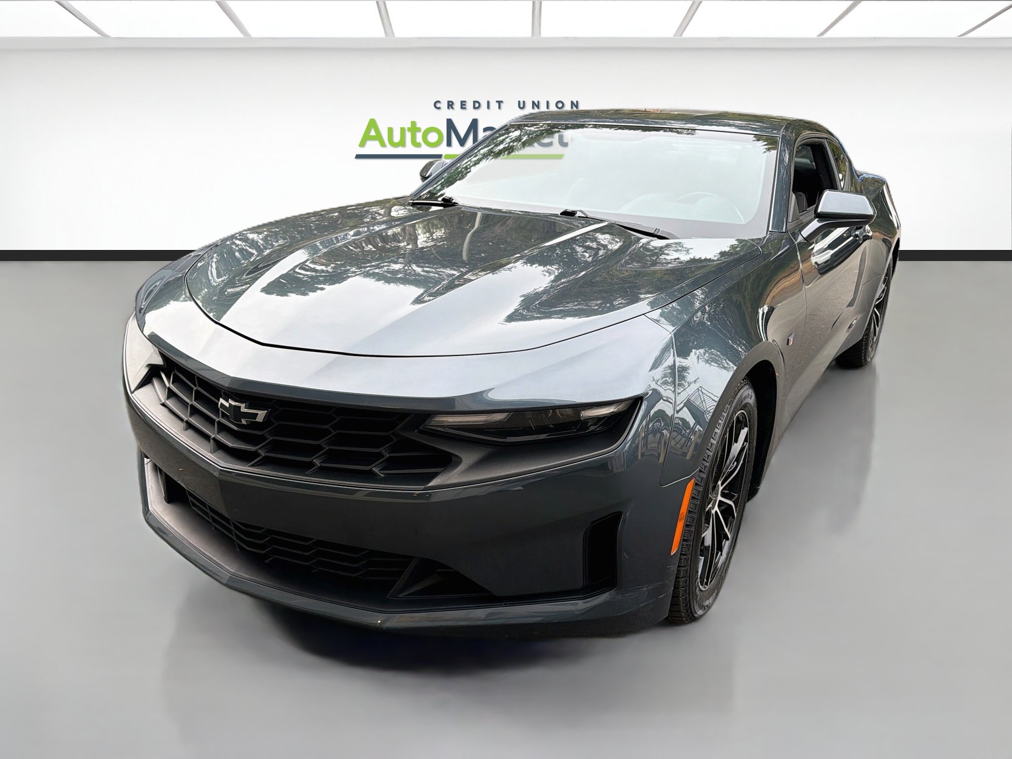Used 2020 Chevrolet Camaro LT RWD image 3