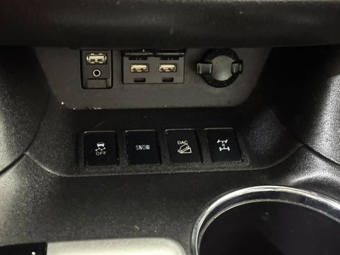 Used 2019 Toyota Highlander XLE image 27