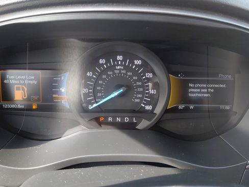 Used 2018 Ford Fusion SE w/ Fusion SE Technology Package image 10