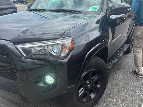Used 2018 Toyota 4Runner SR5 Premium AWD/4WD image 2