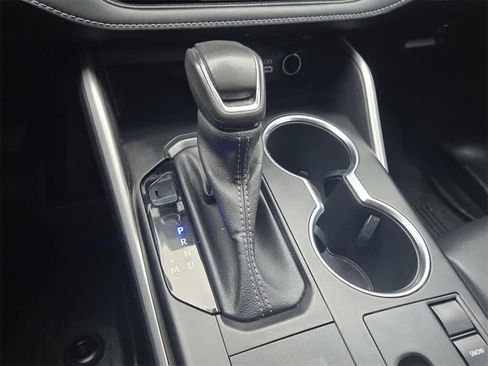 Used 2023 Toyota Highlander XLE image 18