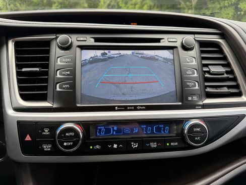 Used 2019 Toyota Highlander XLE AWD/4WD image 33
