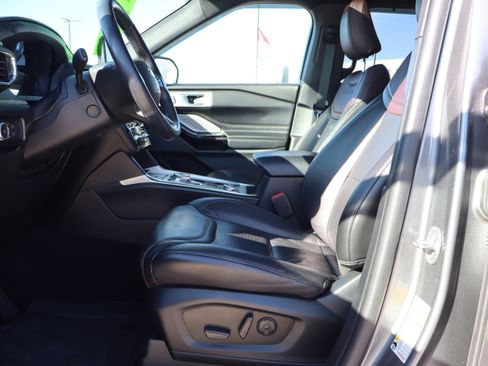 Used 2022 Ford Explorer Platinum w/ Equipment Group 601A image 9