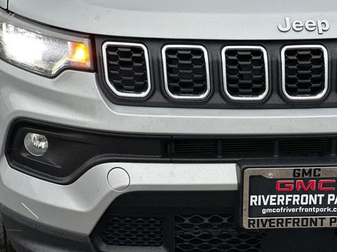 Used 2024 Jeep Compass Latitude image 42