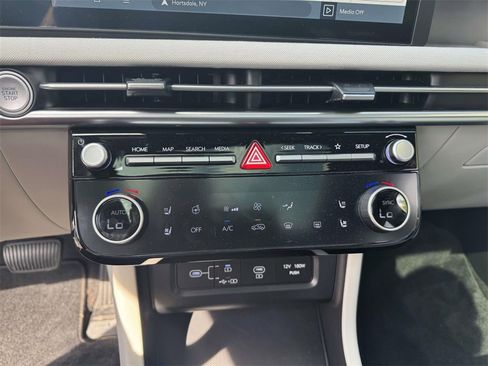 Certified 2025 Hyundai Tucson Limited image 29