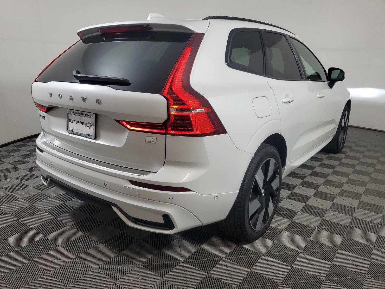 Used 2024 Volvo XC60 T8 Plus w/ Protection Package Premier AWD/4WD image 6