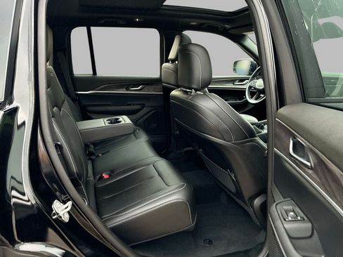 Certified 2025 Jeep Grand Cherokee Limited AWD/4WD image 10
