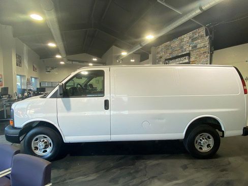 Used 2009 Chevrolet Express 2500 image 4
