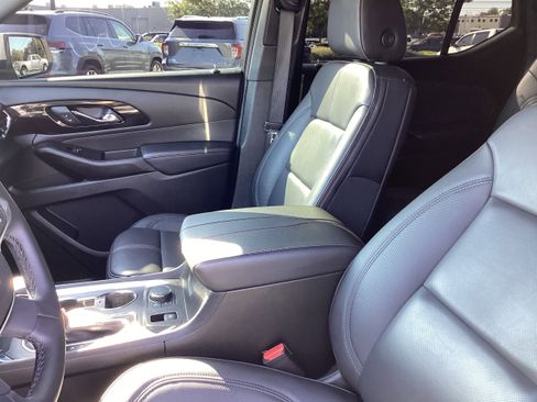 Used 2023 Chevrolet Traverse RS image 12