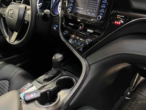 Used 2021 Toyota Camry SE w/ Convenience Package image 18