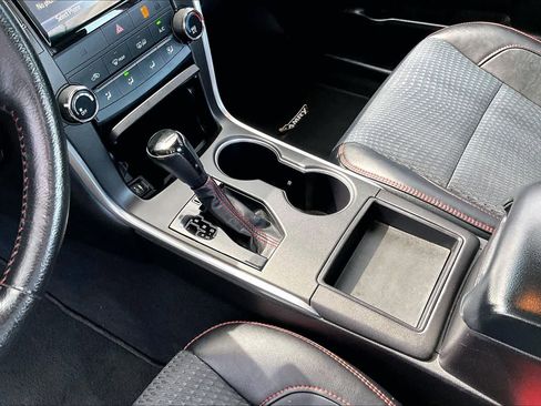 Used 2015 Toyota Camry SE w/ Moonroof Package image 17