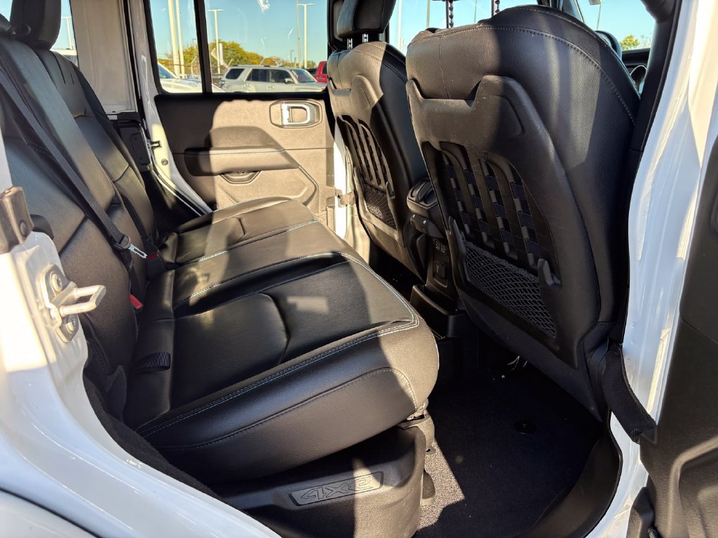 Used 2022 Jeep Wrangler Unlimited Rubicon 4xe w/ Cold Weather Group AWD/4WD image 12