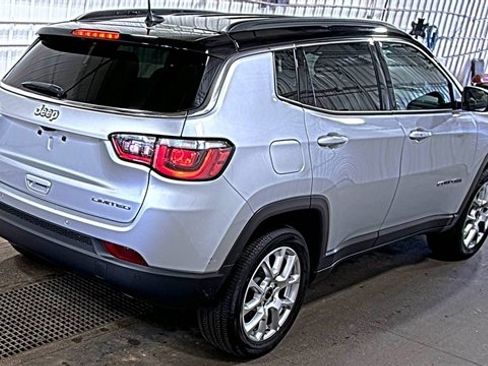 Used 2025 Jeep Compass Limited AWD/4WD image 5