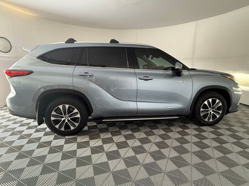 Used 2021 Toyota Highlander XLE FWD image 8