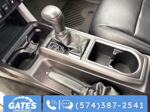 Used 2022 Toyota Tacoma TRD Sport w/ TRD Premium Sport Package AWD/4WD image 35