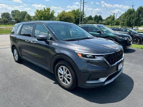 Used 2023 Kia Carnival LX FWD image 3