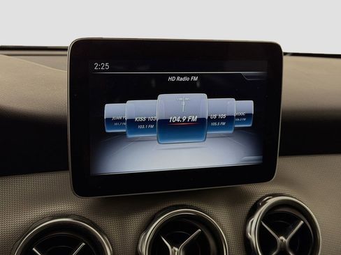 Used 2019 Mercedes-Benz GLA 250 image 16