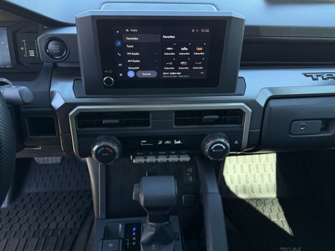 Used 2025 Toyota Tacoma Limited image 19