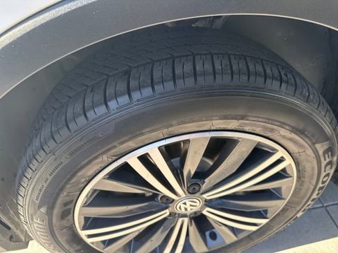 Used 2018 Volkswagen Tiguan SEL image 28