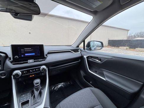 Used 2025 Toyota RAV4 XLE image 36
