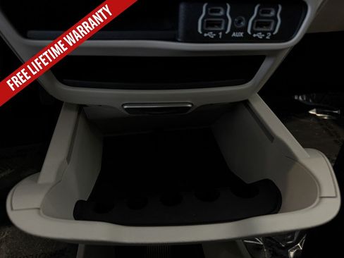 Used 2023 Chrysler Pacifica Touring-L FWD image 42