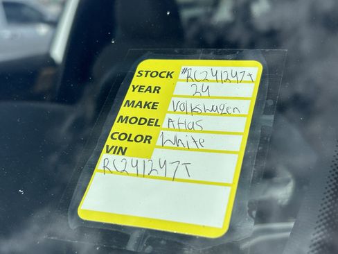 Used 2024 Volkswagen Atlas Cross Sport SE image 16