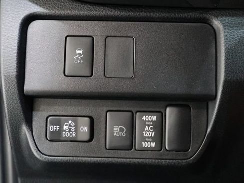 Used 2020 Toyota Tacoma TRD Sport w/ TRD Premium Sport Package AWD/4WD image 19
