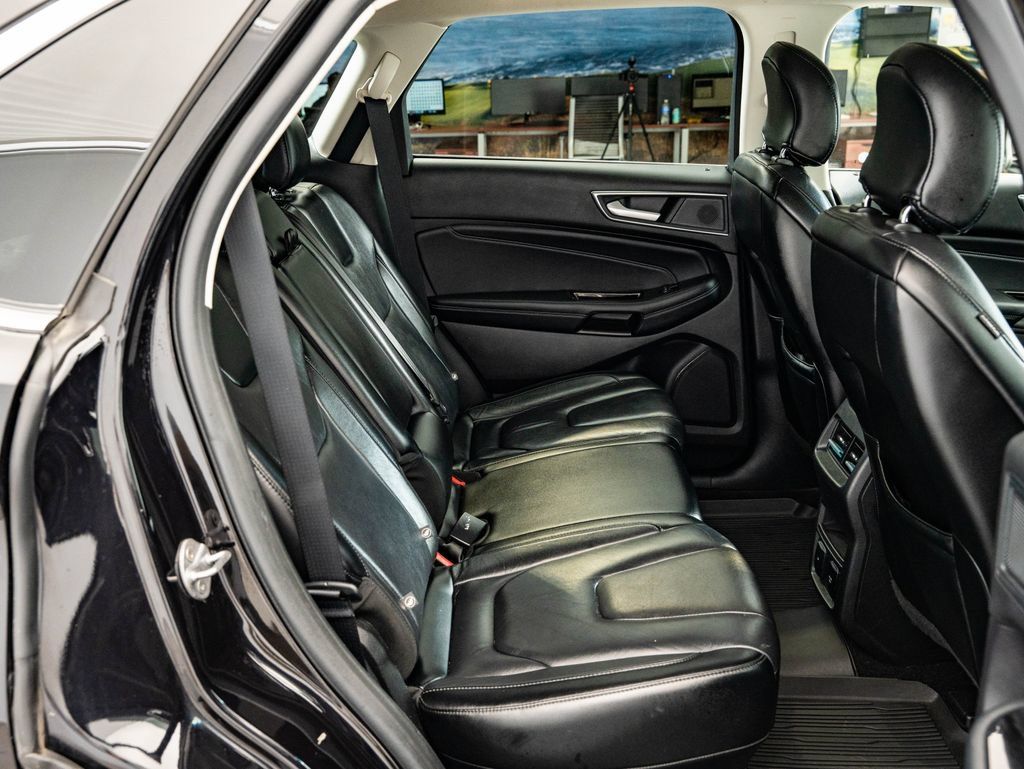 Used 2019 Ford Edge Titanium FWD image 45