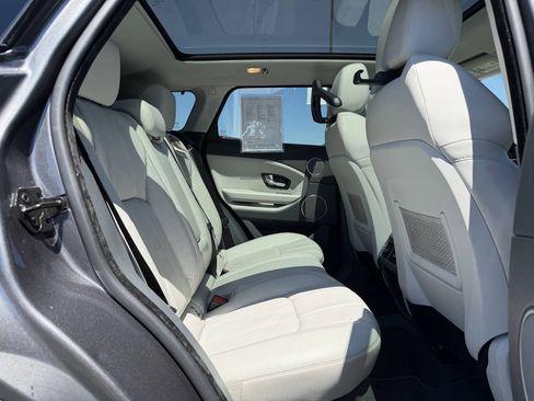 Used 2019 Land Rover Range Rover Evoque SE AWD/4WD image 16
