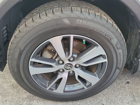 Used 2016 Toyota RAV4 XLE image 5