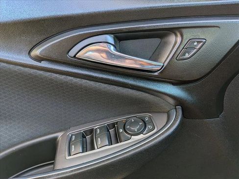 Used 2018 Chevrolet Malibu LT FWD image 14