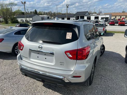 Used 2020 Nissan Pathfinder SV image 3