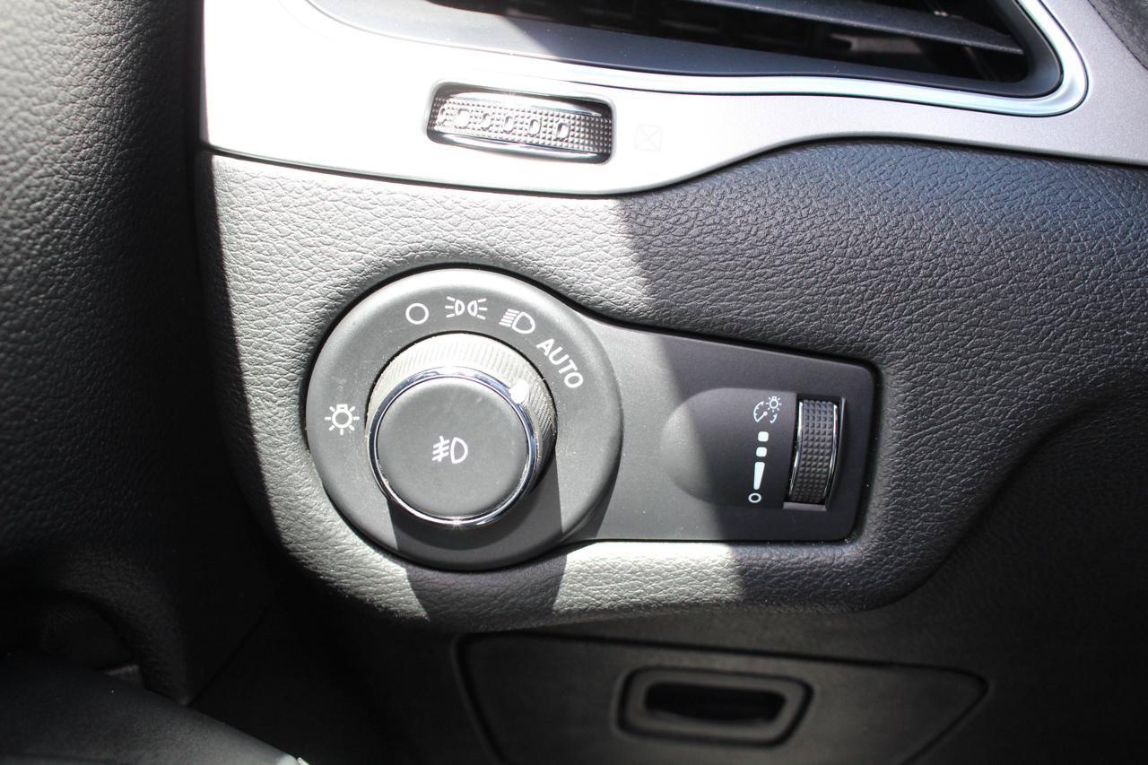 Used 2022 Jeep Cherokee Latitude w/ Sun & Sound Group AWD/4WD image 72