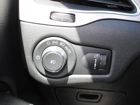 Used 2022 Jeep Cherokee Latitude w/ Sun & Sound Group AWD/4WD image 72