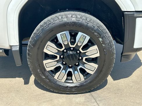 Used 2024 GMC Sierra 3500 Denali w/ Technology Package image 10