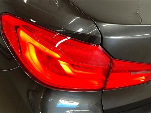 Used 2019 BMW 530e 530e iPerformance image 31