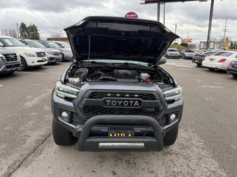 Used 2016 Toyota Tacoma TRD Off-Road w/ Premium & Technology Package image 36