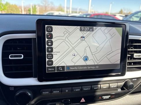 Used 2023 Hyundai Venue Limited FWD image 15