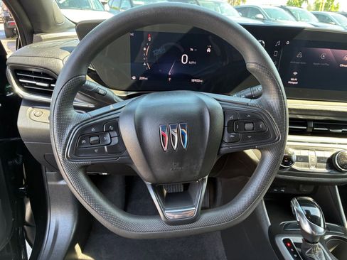 Used 2025 Buick Envista Preferred image 28