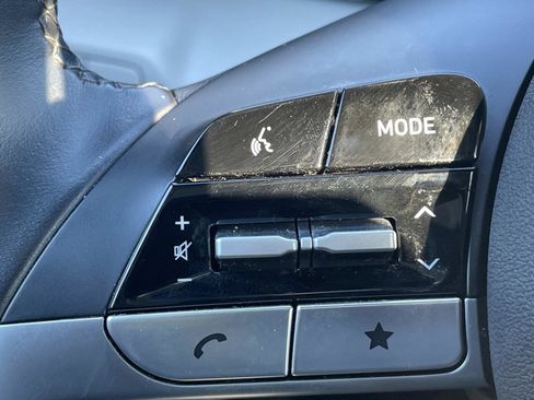 Used 2025 Hyundai Elantra Limited image 22